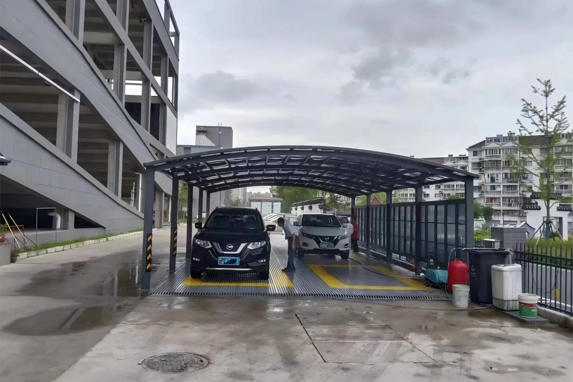 Custom large-scale aluminum self-service car wash carport installed in a Shenzhen commercial parking lot, showing the real-world commercial application.