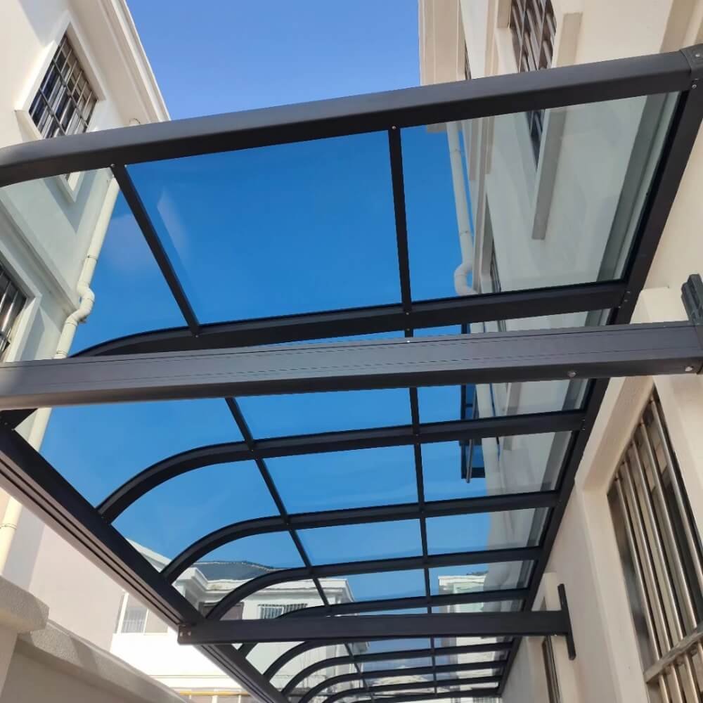 Close-up upward view of thickened aluminum structural profiles and robust blue polycarbonate roof panels, engineered for extreme snow and wind load resistance.